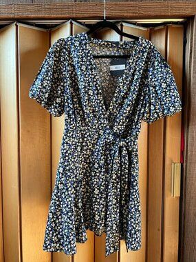 Dress Forum (Size M) Blue Floral Wrap Style Dress Summer Festival Travel Fun